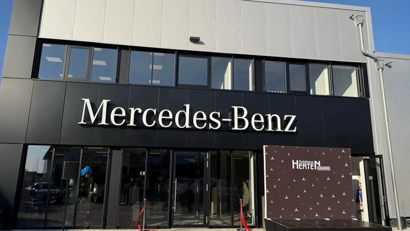 Außenansicht des Mercedes-Benz-Autohauses Herten